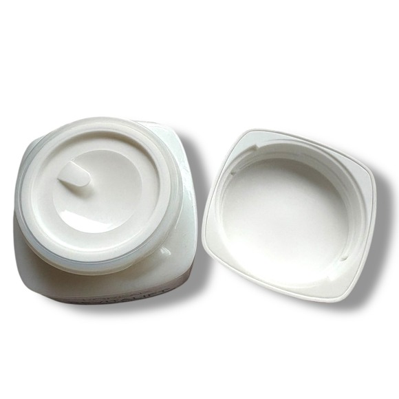 L'Oreal Paris Revitalift Anti-Wrinkle Firming Night Moisturizer 1.7ozPro-Retinol - Picture 6 of 7